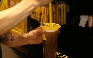 再坚持一下，你的奶茶店马上破产