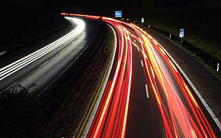 车企号脉，资本试药，出行服务带病也要上场