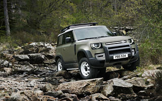 70 年来的首次迭代重造，新路虎卫士的「科技冒险」