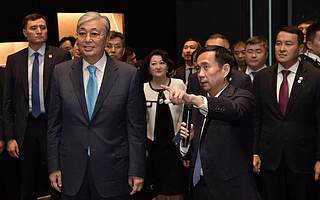 哈萨克斯坦总统托卡耶夫参观阿里巴巴，董事长张勇谈普惠型数字经济