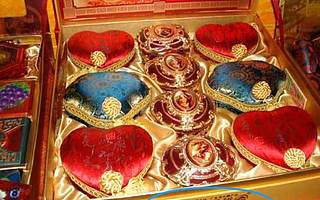 月饼畸形产业链曝光，成本5元包装之后卖200多，网友忍不住吐槽了