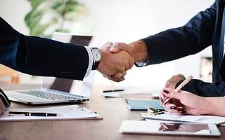 Uber、饿了么、摩拜等6名员工讲述：公司被收购了我怎么办？