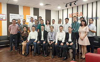 金窝窝陪同重庆市大数据局局长一行考察新加坡国立大学