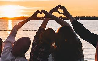 巨頭們死磕社交：15款產(chǎn)品13個(gè)“要死不活”  活躍社交平臺(tái)出手投資17筆