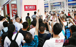 美爆了！鑫六福珠宝钻石婚纱惊艳亮相2019深圳国际珠宝展