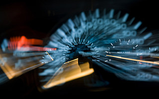 互联网巨头携手车企，智联网汽车功能再度升级