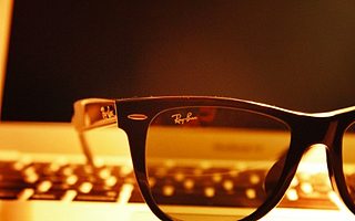 传Facebook与雷朋母公司合作开发AR眼镜