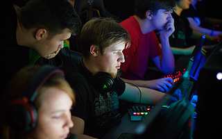 敞开钱袋子，解压资源包，资本如何掘金电竞？