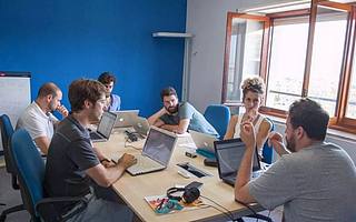 專訪 | Ludwig ：還在用Chinese English 寫(xiě)作文？它用 AI 教你寫(xiě)最地道的英語(yǔ)論文