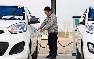 滿滿求生欲,淚目新能源