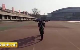 清華網紅自行車火了！背后是登在《自然》上的黑科技