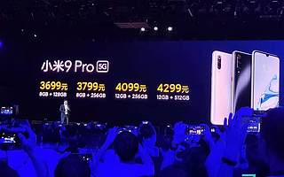 小米发布国内首款5G手机，售价3699元起丨钛快讯