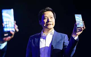 雷军看着MIX Alpha，满眼都是2016年的自己