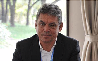 拜腾对毕福康言论表示失望，毕福康微博道歉