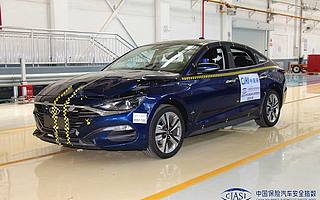 北京现代菲斯塔中保研碰撞A柱变形 维修经济性差