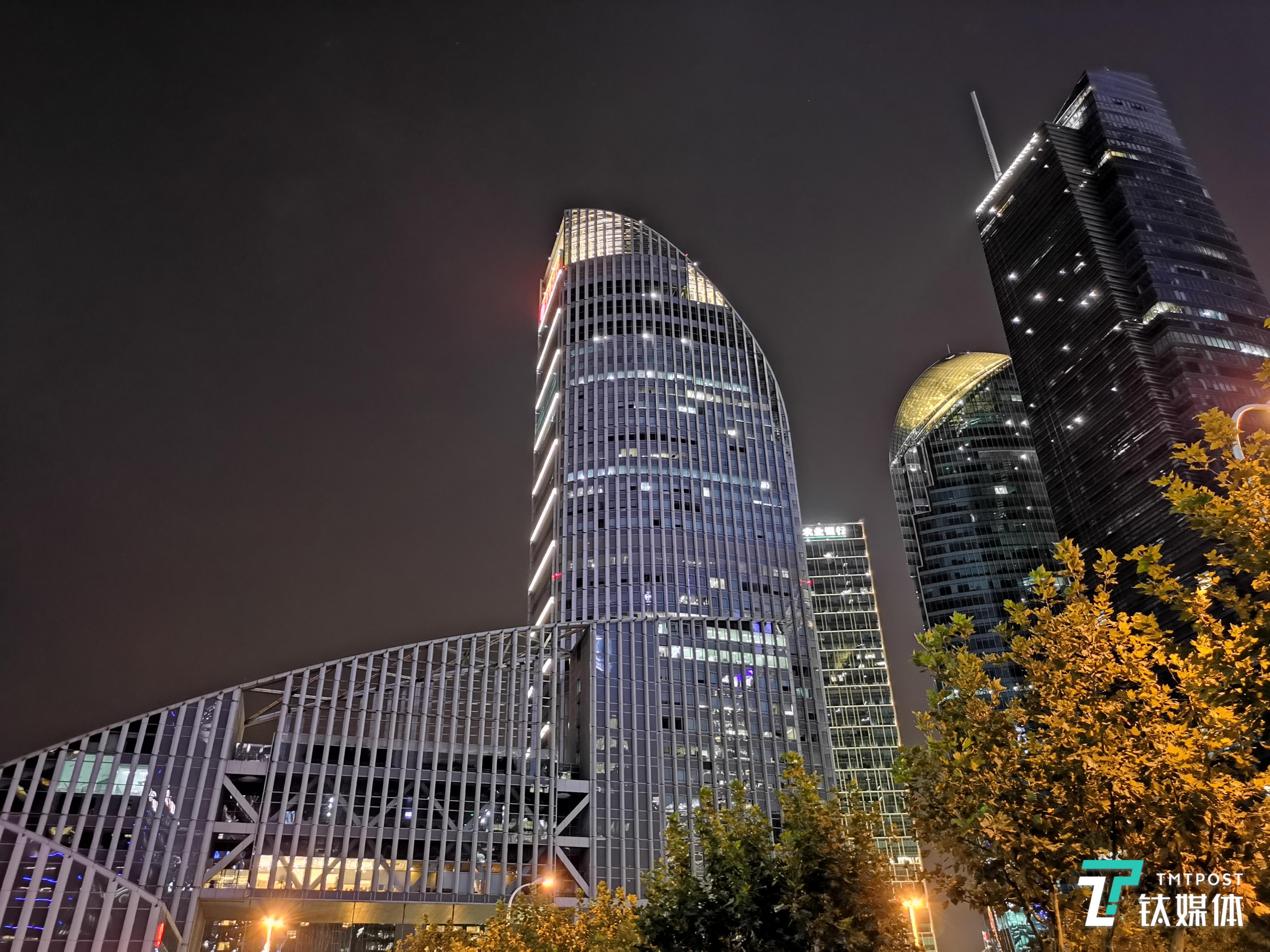 由"拍照旗舰"向"三好学生"的全面突进,华为mate30手机评测 | 钛极客