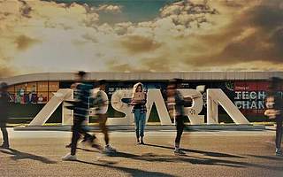 “數字經濟”的建設者：從傳統企業到數字先鋒，十年成就云上之城