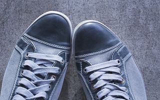 一邊發(fā)公告道歉,一邊“云炒鞋”,這狠nice