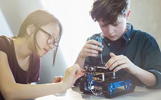 千亿市场的背后，儿童机器人能成为孩子们的伙伴吗？