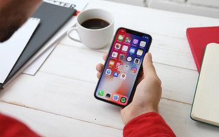 “@微信官方，给我一面国旗”背后的传播学