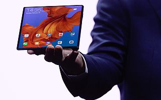 砍头也得上！对于折叠屏华为三星为何这么急？