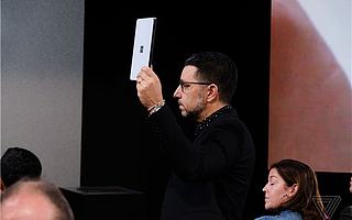 微軟首款雙屏折疊設備Surface Neo發布 擁有兩塊9英寸顯示器