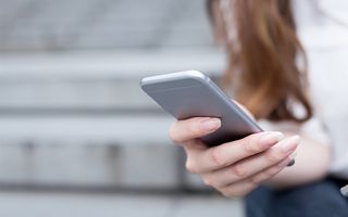 手机存量时代，互相拉踩是必修课