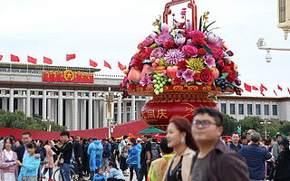 4 天，4526.3 亿，国庆旅游消费创纪录！海底捞、美团等股价大涨，王兴笑了