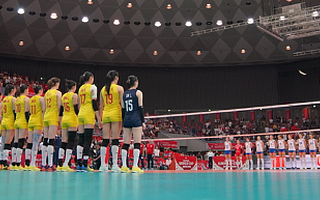 弘揚新時代女排精神 金鑼與女排姑娘攜手共奮進