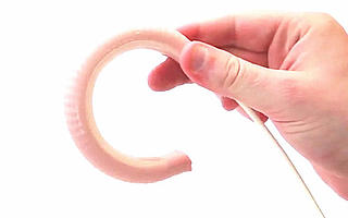 厉害！哈佛大学展示一款软体机器人，不用电也能改变自身形状！