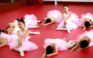 開店1年賺80萬 “摩爾星光”獲數百萬天使輪融資 轉介紹率65%