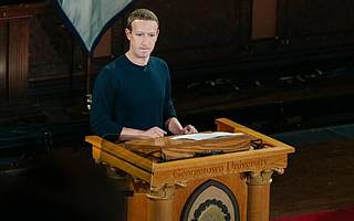 扎克伯格演講解釋：FB為何不審核政治廣告 哪怕是謊言