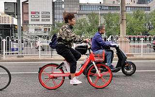 一线城市共享单车频涨价：月卡、公交和“11路”你选哪个？