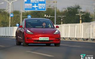 打游戏还是看电影，深度体验“娱乐至上”的特斯拉V10系统