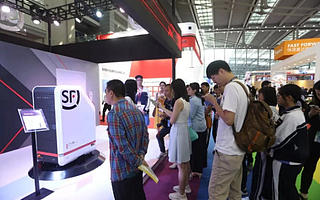 顺丰首次对外展示自研楼宇配送机器人