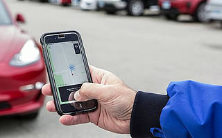 从人找车到车找人，特斯拉即将征服停车场