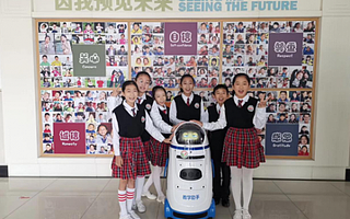 聚焦！小胖机器人AI双教课堂助推山东教育变革