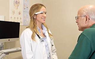 利用谷歌眼镜协助医生记录患者病历，“Augmedix”获 1900 万美金 B 轮融资