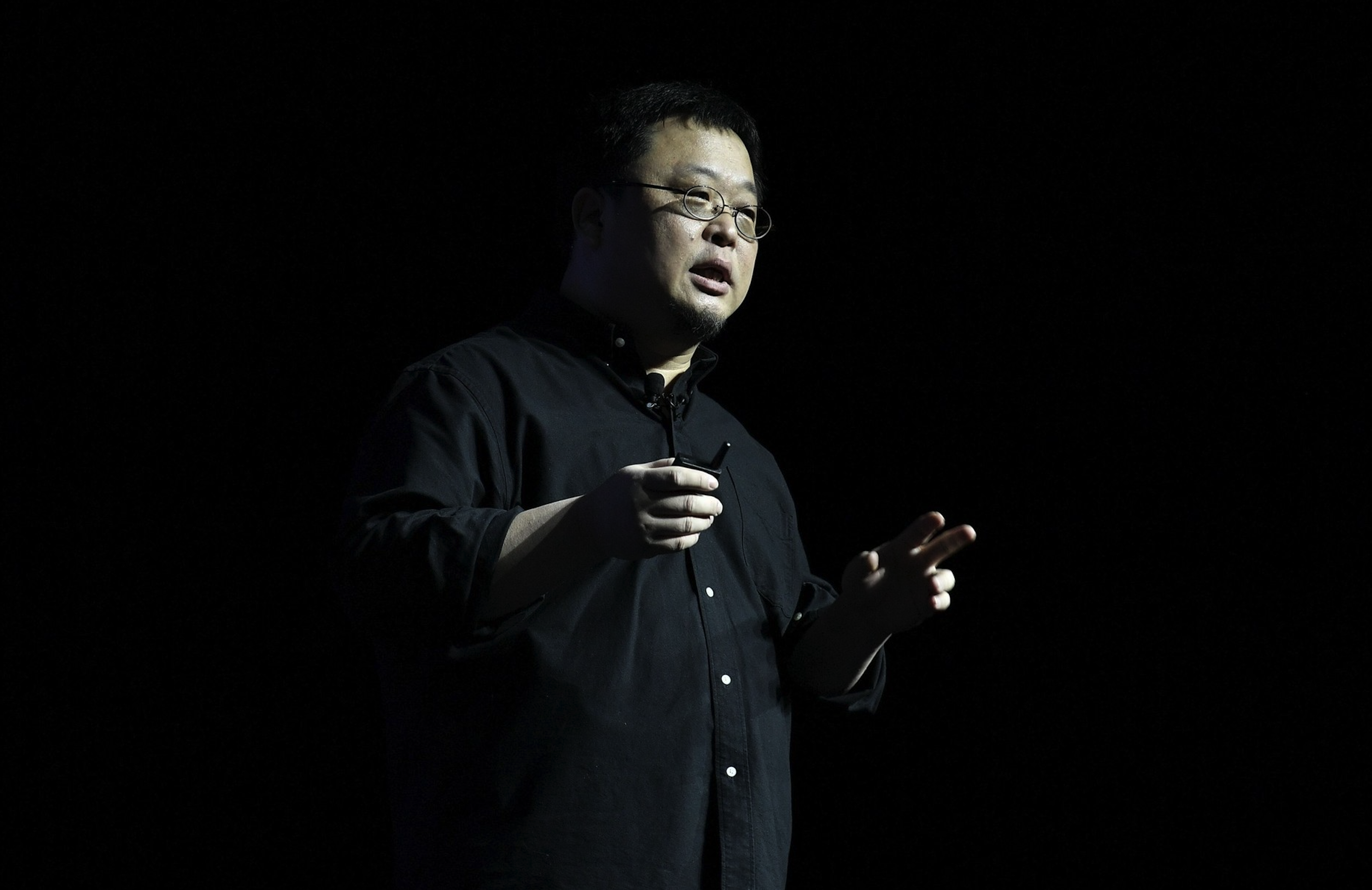 罗永浩上“老赖”名单！曹德旺隔空声援：请别再用“老赖”这词