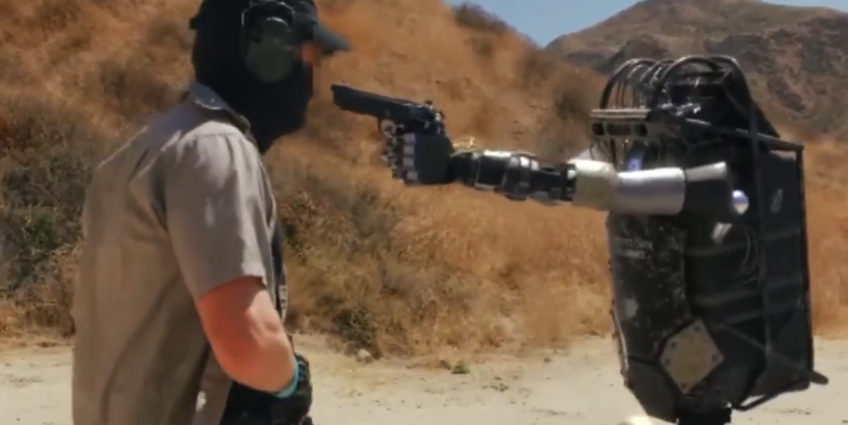 波士顿动力机器人　变身战斗机器？马斯克：人类终将无法控制AI