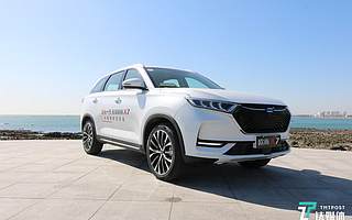 试驾长安欧尚X7：配备5G智能车机芯片、人脸识别模块，现场拆车验品质