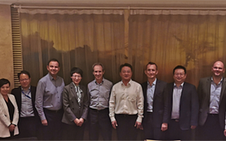 周斌会见瓦卢瑞克高层