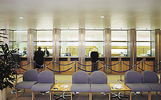 面对共债的危与机，传统银行纷纷向金融科技团队取经