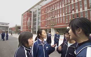 校园贷再度火热：线下借贷兴起，学生电脑、驾照分皆可抵押