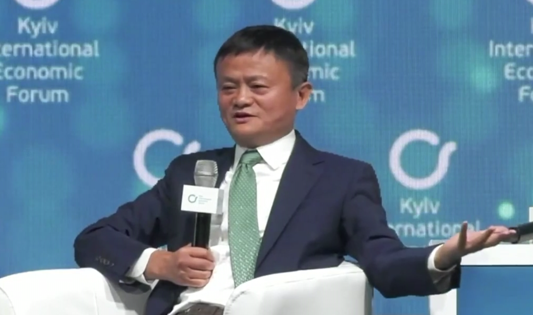马云：我希望年轻人敢说打败阿里