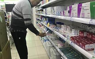 天猫双11药店守夜人：你们买买买时下，他们在深夜找药