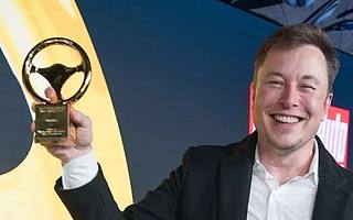 特斯拉进柏林，一龙笑嘻嘻