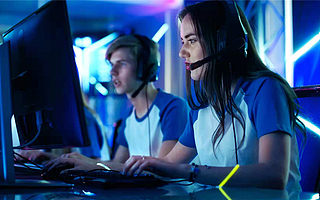 亿万观众聚焦S9，起底LOL背后拳头公司的英雄情怀