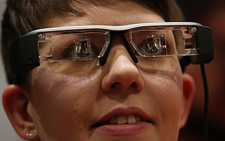 是非成败转头空？智能眼镜的两段“惊险跳跃”