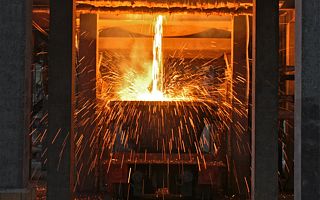 戴國芳千億夢遇阻：德龍鎳業(yè)存款被判凍結(jié)，還被列入失信被執(zhí)行人